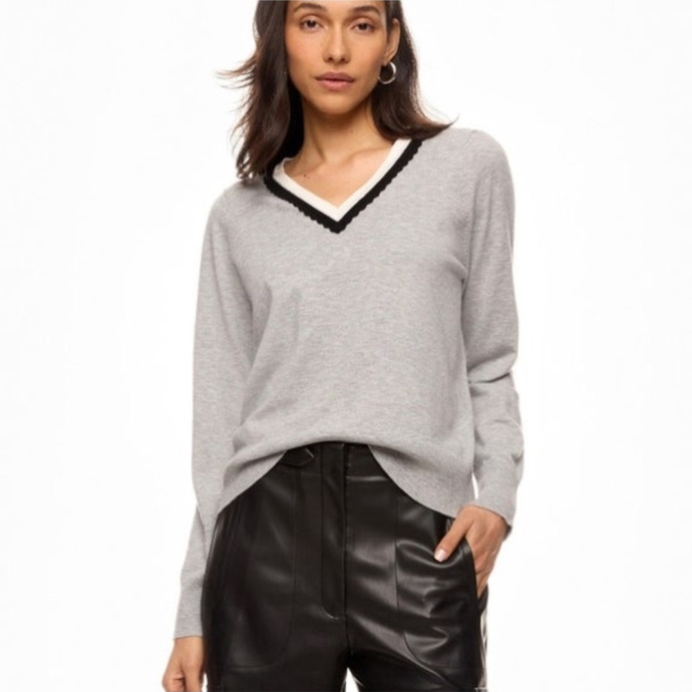 CeCe Light Gray Preppy V-Neck Long Sleeve Sweater Black White Trim Small - Picture 1 of 5